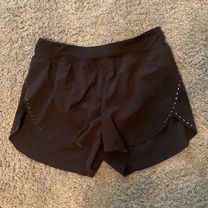 Lululemon Find your pace short- size 6
